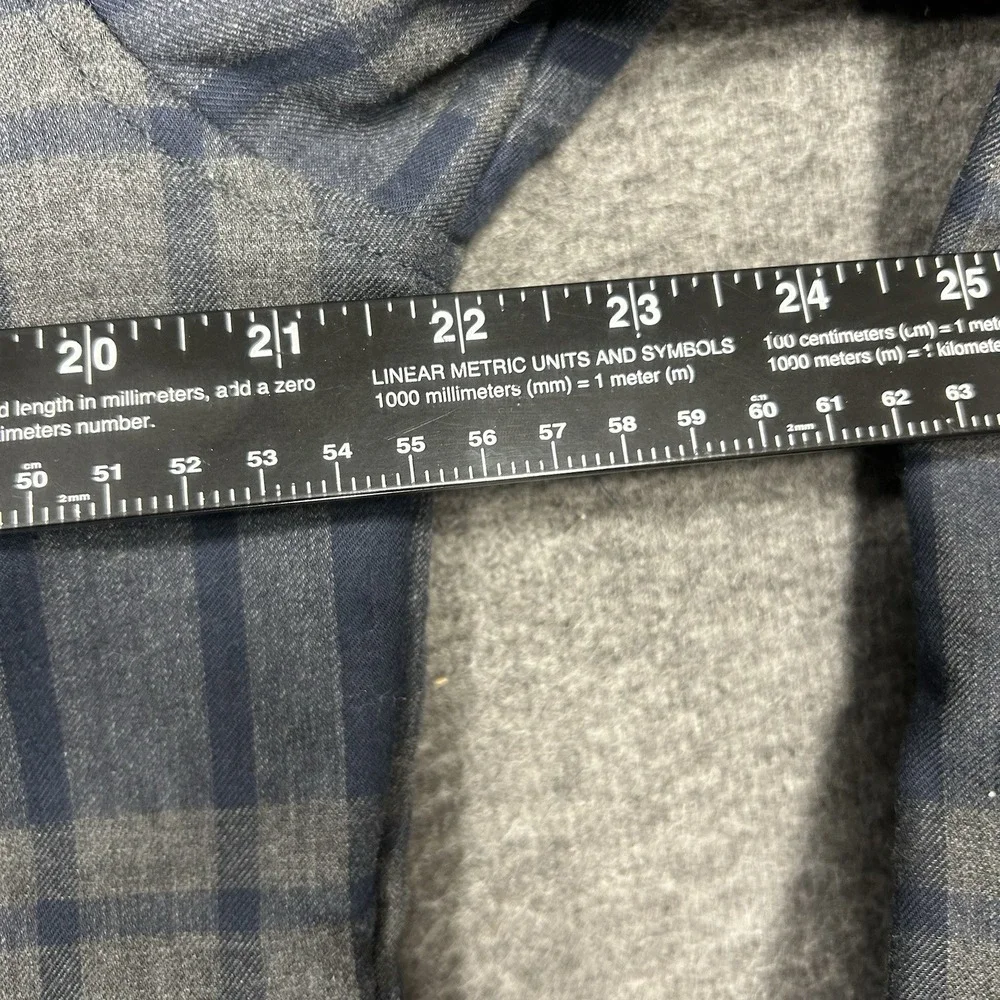 Vuori Range Shirt Jacket Mens L Blue Gray Plaid Flannel Fleece Lined Snap button